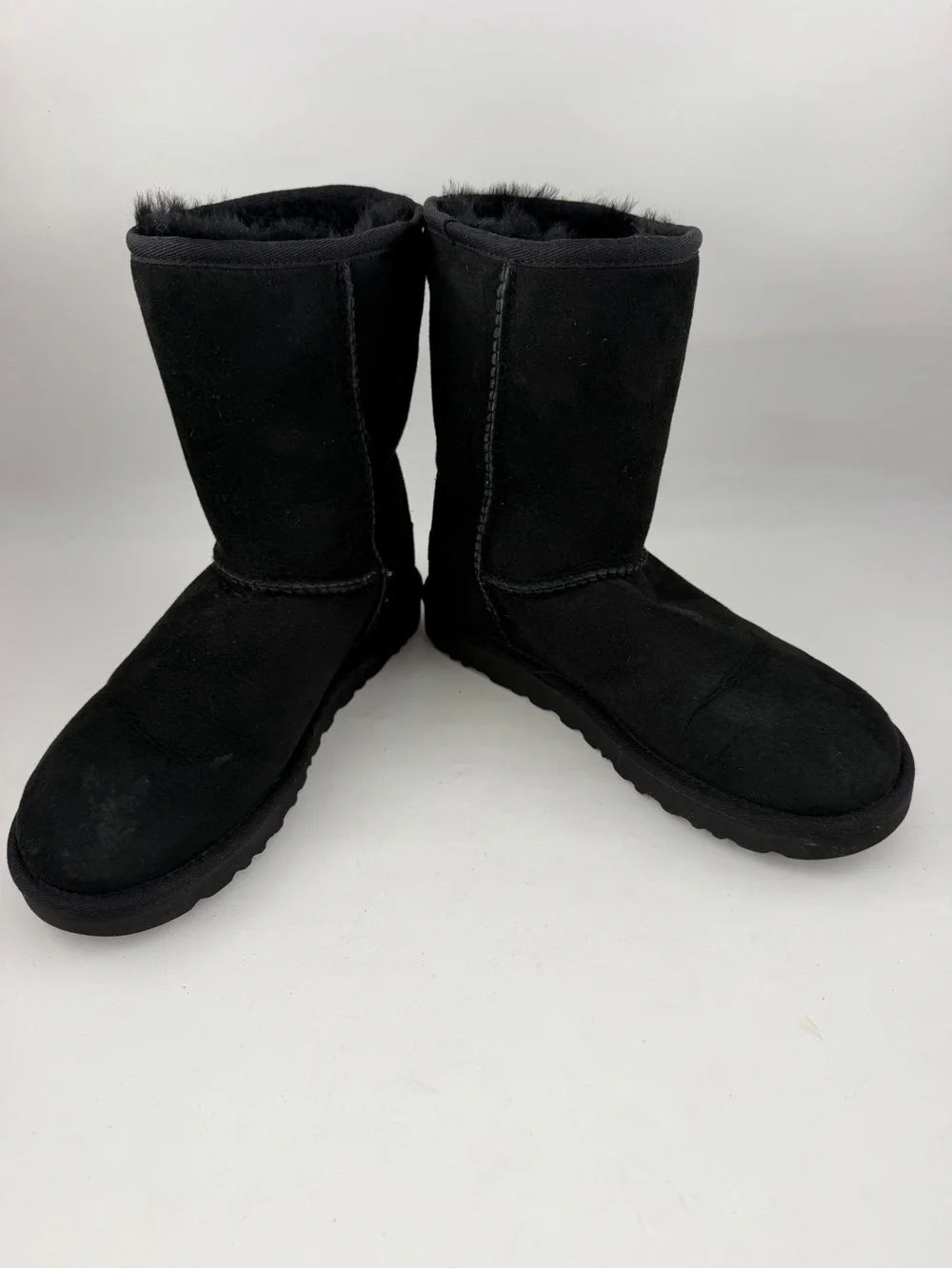Ugg Women’s Classic Short II -SZ 6- Black Sheepskin Winter Comfort Boots